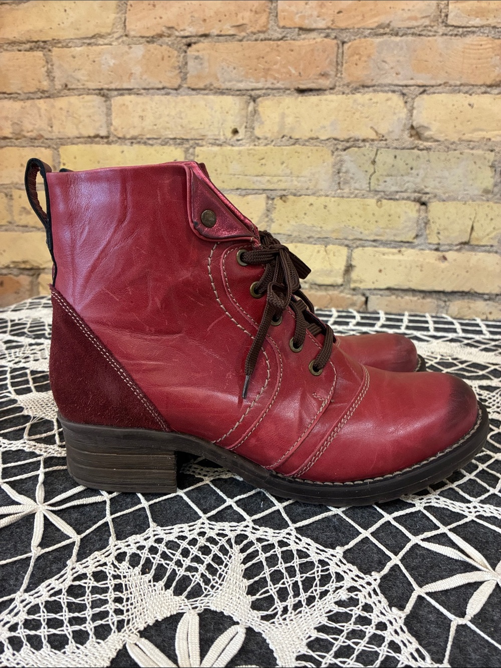 Dromedaris Red Leather Lace-Up Ankle Boots